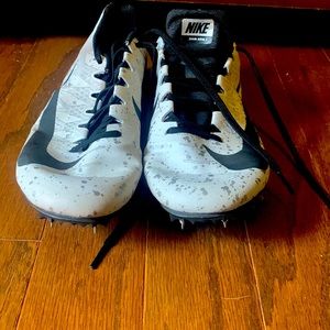 - Nike men’s size 9 track cleats with spikes